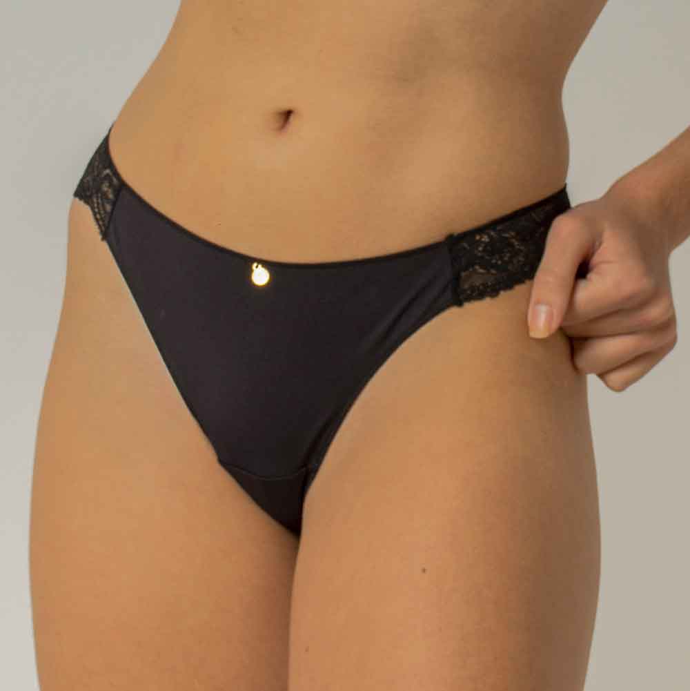 Forum - Lace Me - Calcinha Biquini Em Renda E Microfibra