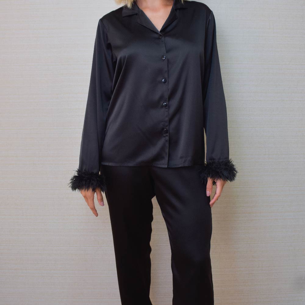 Ticiane Pinheiro - Inverno 2024 - Pijama Americano Manga Longa Com Plumas Nas Mangas